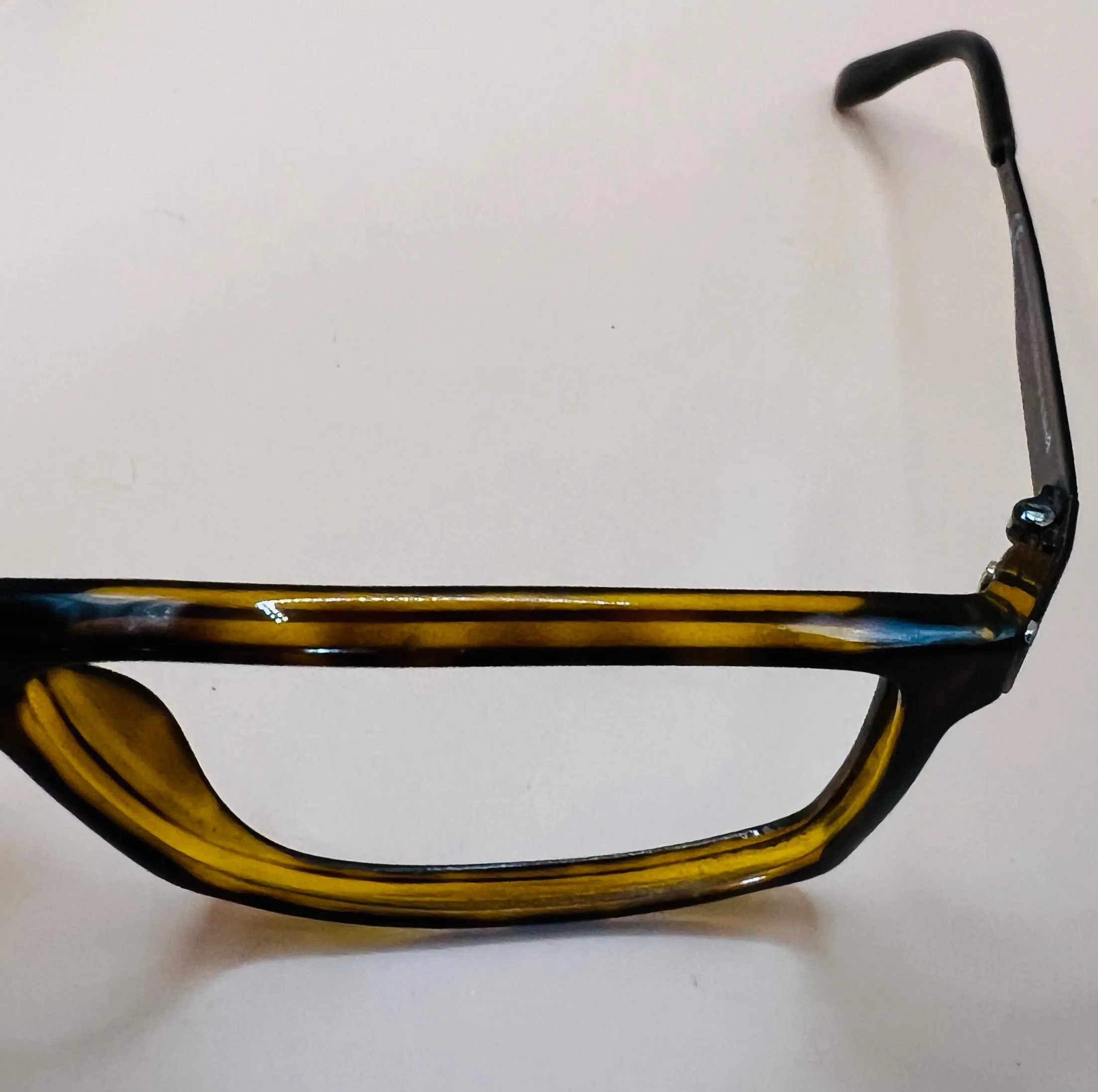 Gucci GG1588/S - QZUEJ / OPTYL Size:56-14-120mm / Frames Only / Refurbished/Mint
